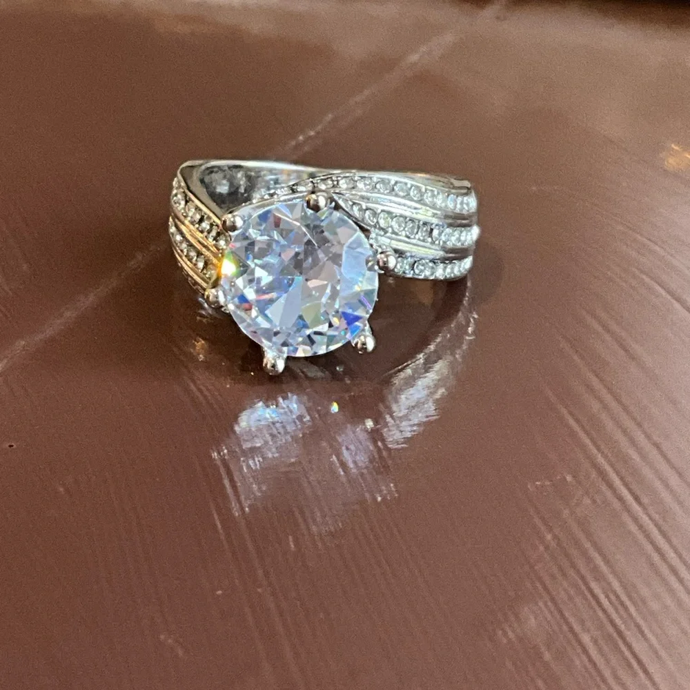 Elegant Silver Ring with Large Gemstone 7 - Picture 12 of 12